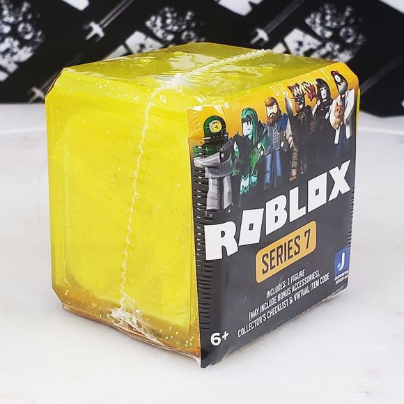 ROBLOX Series 7 Mystery Blind Box Sealed Celebrity Figure Series Yellow Variant - Picture 2 of 8